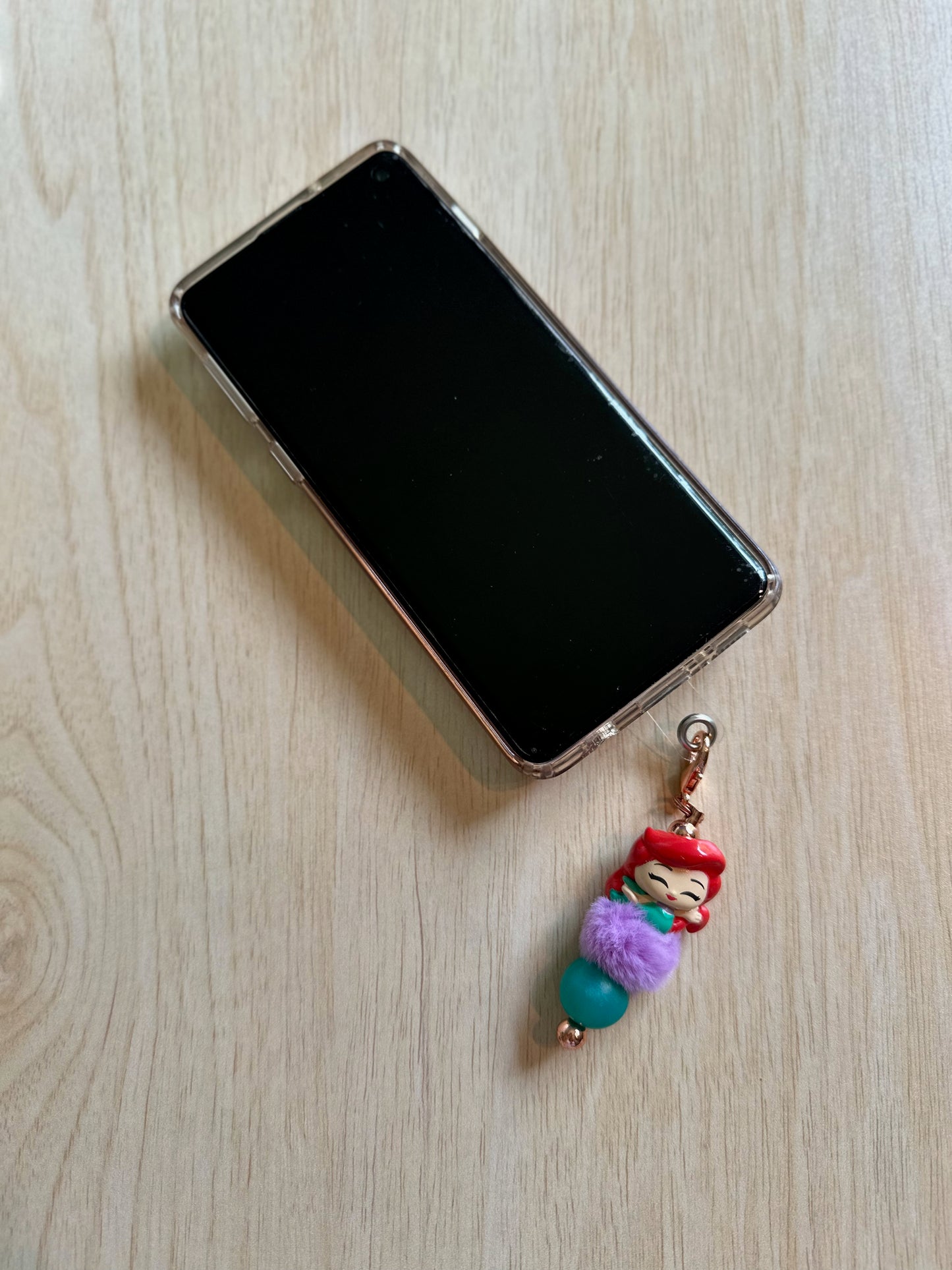 THE GIRL WHO HAS EVERYTHING PHONE CHARM...