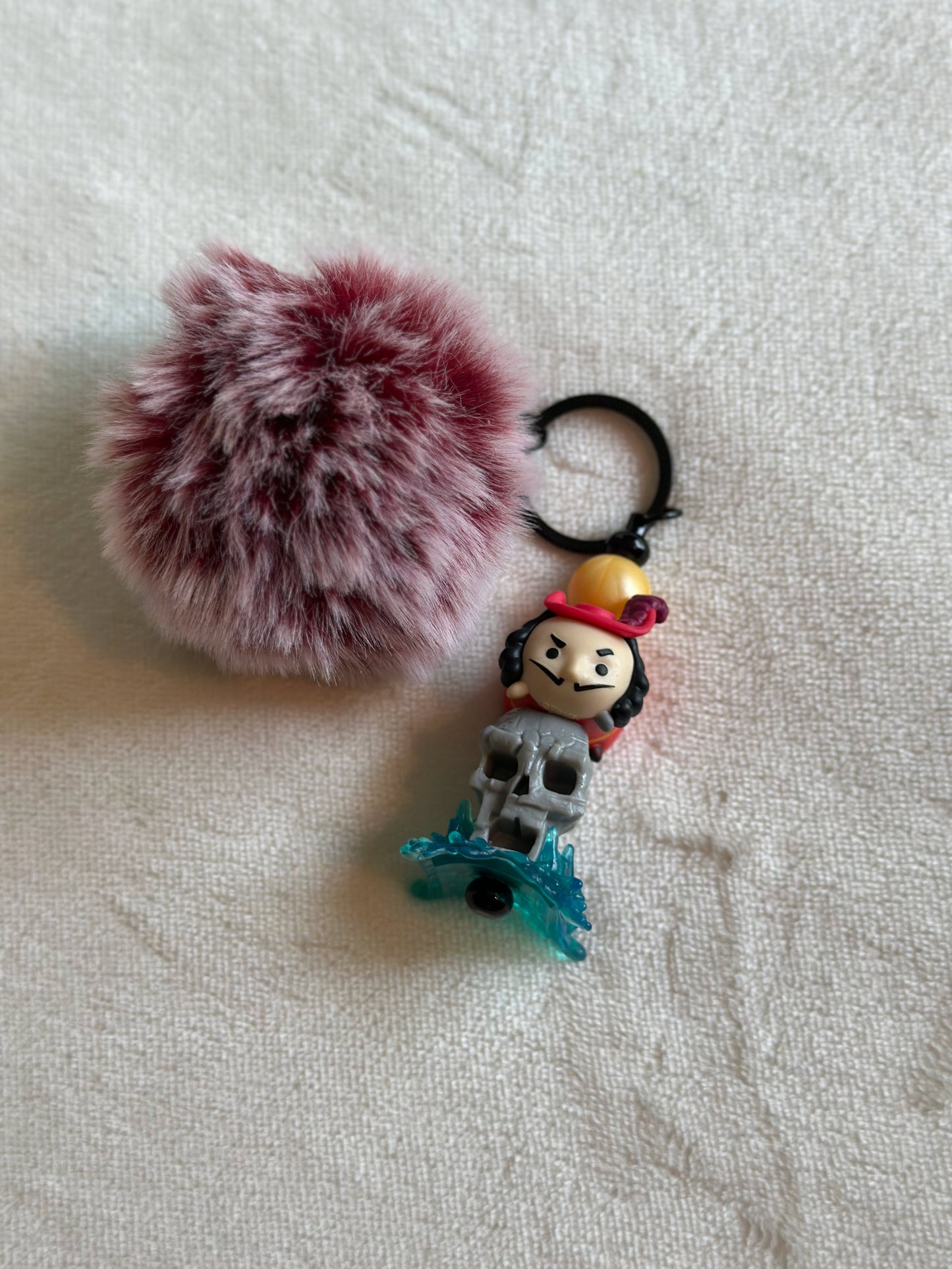 HOOK SETS A TRAP KEYCHAIN...