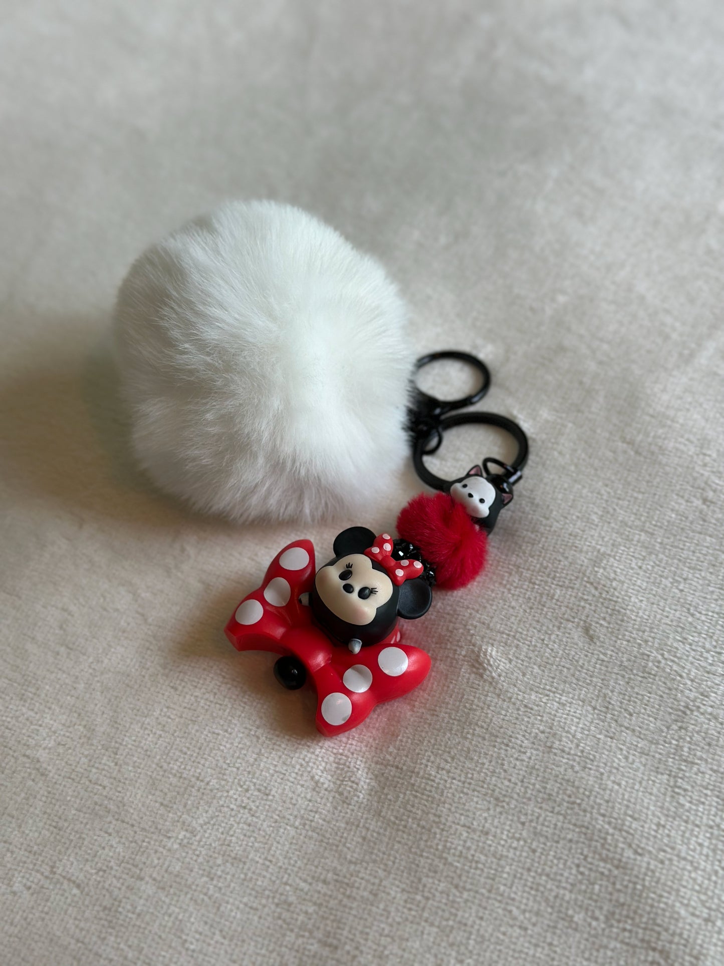 CLASSIC MINNIE & FIGARO KEYCHAIN...